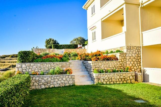 Apartments Basaca Паг Екстериор снимка